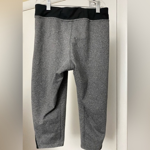 The North Face Girls Flashdry Cropped Leggings Gray Black Size Large 14/16 - Picture 2 of 7